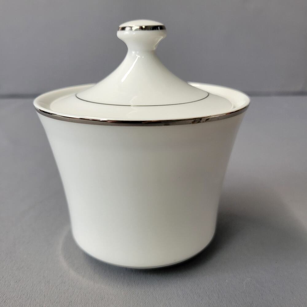 Four Crown China Sugar Bowl Essex #362 White Silver Trim Lid‎ Round 4.5" Tall